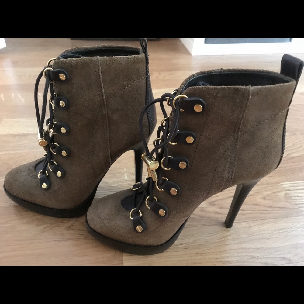 Reposhing TORY BURCH lace up booties